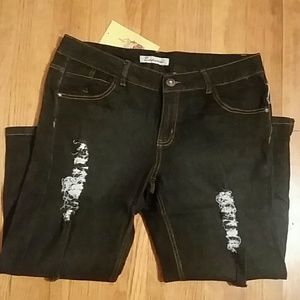 Distressed Capri Jeans
